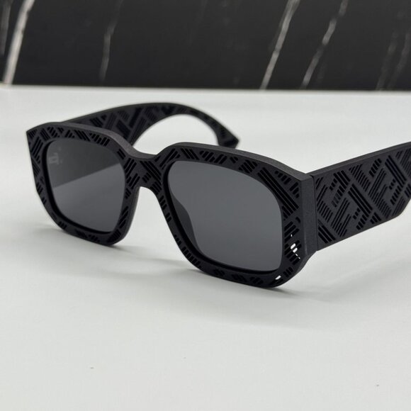 NEW FE40113I 02A FENDI SUNGLASSES MATTE BLACK UNISEX EYEWEAR FENDI - Picture 6 of 13